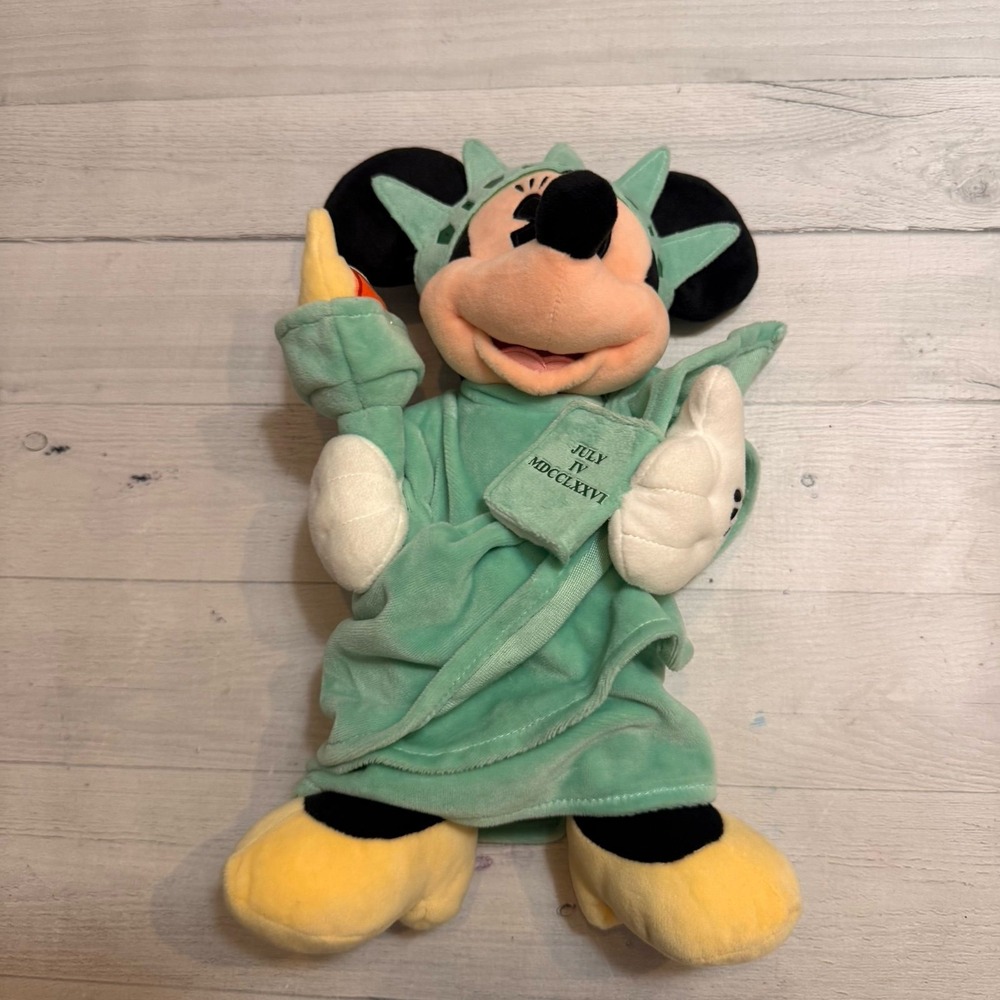 Disney Store New York Minnie Mouse Statue of Liberty plush